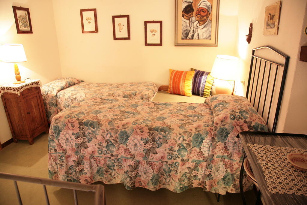 Malvarina Capodacqua  Phòng bức ảnh